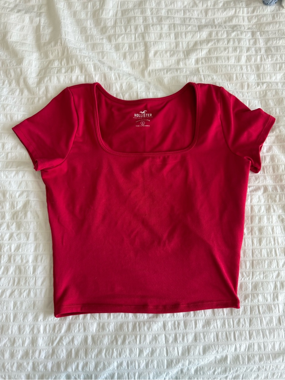 Hollister Women's Red Scoop Neck Crop Top